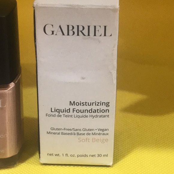 Gabriel Cosmetics Moisturizing Liquid Foundation Shade Soft Beige. - Picture 3 of 5